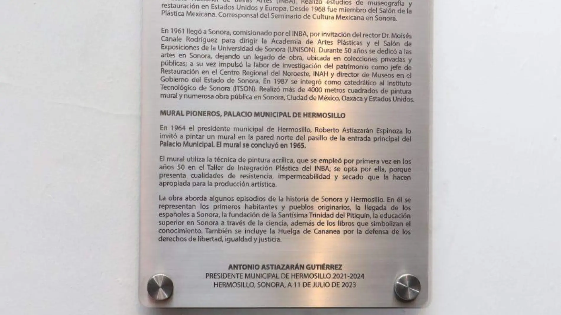 Develan placa del mural “Pioneros” del pintor y muralista Héctor Martínez Arteche